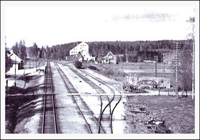 Vanha valokuva Labor-myllystä eli Jorvaksen myllystä Kirkkonumella.